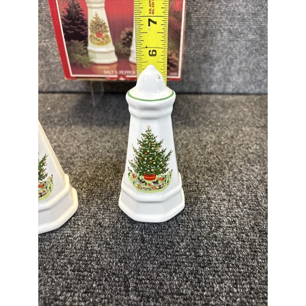 Vtg~Pfaltzgraff~Christmas Heritage~Salt & Pepper Shakers~IOB